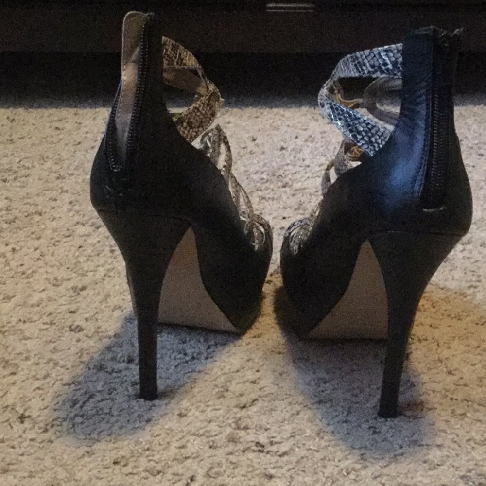 Black Heels - Picture 2 of 2